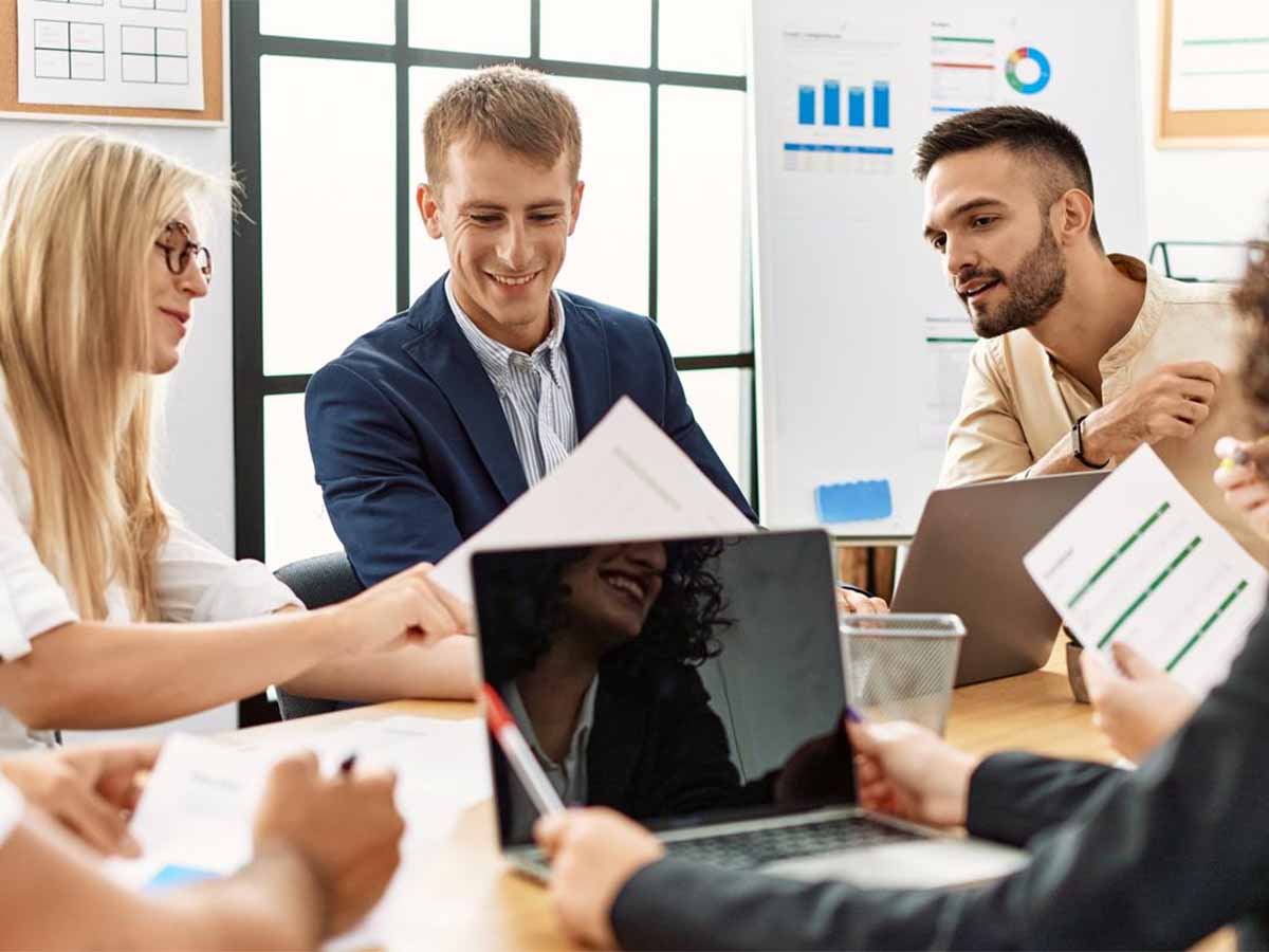 Choosing Between a Link Building Agency and In-House Outreach